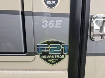 2016 Ford Super Duty F-53 Class A Motorhome Chassis DRW - miniatura 9