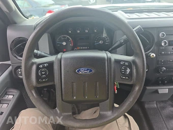 2016 Ford Super Duty F-550 Cab Chassis XL Crew Cab DRW - miniatura 10