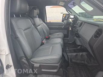 2016 Ford Super Duty F-550 Cab Chassis XL Crew Cab DRW - miniatura 8