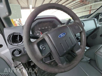 2016 Ford Super Duty F-550 Cab Chassis XL Crew Cab DRW - miniatura 10