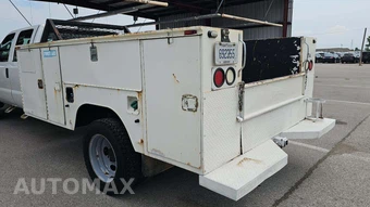 2016 Ford Super Duty F-550 Cab Chassis XL Crew Cab DRW - miniatura 25