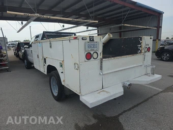 2016 Ford Super Duty F-550 Cab Chassis XL Crew Cab DRW - miniatura 6