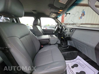 2016 Ford Super Duty F-550 Cab Chassis XL Crew Cab DRW - miniatura 8