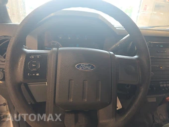 2016 Ford Super Duty F-550 Cab Chassis XL Crew Cab DRW - miniatura 10