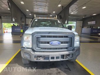 2016 Ford Super Duty F-550 Cab Chassis XL Crew Cab DRW - miniatura 2