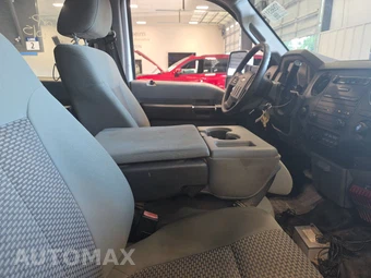2016 Ford Super Duty F-550 Cab Chassis XL Crew Cab DRW - miniatura 8