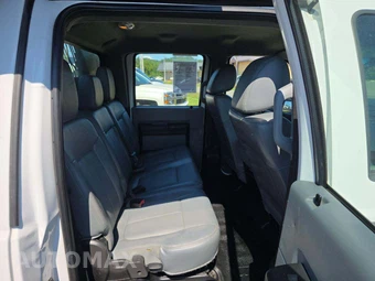 2016 Ford Super Duty F-550 Cab Chassis XL Crew Cab DRW - miniatura 15