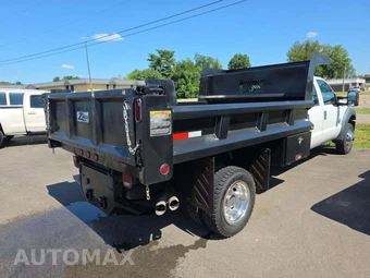 2016 Ford Super Duty F-550 Cab Chassis XL Crew Cab DRW - miniatura 3