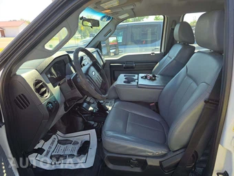 2016 Ford Super Duty F-550 Cab Chassis XL Crew Cab DRW - miniatura 6