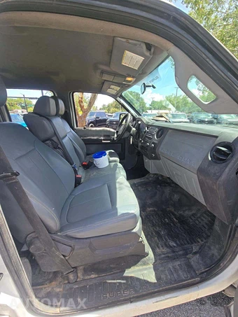 2016 Ford Super Duty F-550 Cab Chassis XL Crew Cab DRW - miniatura 17