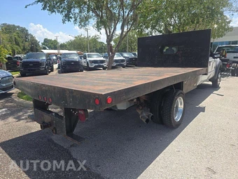 2016 Ford Super Duty F-550 Cab Chassis XL Crew Cab DRW - miniatura 3