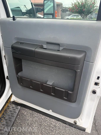 2016 Ford Super Duty F-550 Cab Chassis XL Crew Cab DRW - miniatura 12