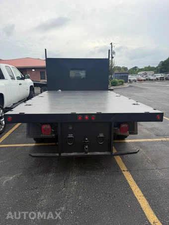 2016 Ford Super Duty F-550 Cab Chassis XL Crew Cab DRW - miniatura 16