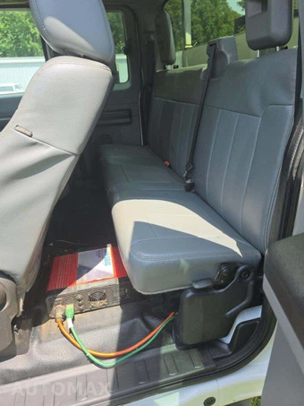 2016 Ford Super Duty F-550 Cab Chassis XL Extended Cab w/Rear Doors DRW - miniatura 10