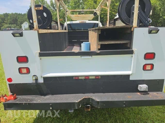 2016 Ford Super Duty F-550 Cab Chassis XL Extended Cab w/Rear Doors DRW - miniatura 11