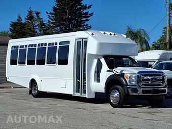 2016 Ford Super Duty F-550 Cab Chassis XL Regular Cab DRW - miniatura 1