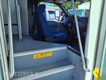 2016 Ford Super Duty F-550 Cab Chassis XL Regular Cab DRW - miniatura 10