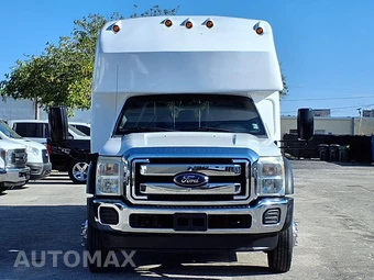 2016 Ford Super Duty F-550 Cab Chassis XL Regular Cab DRW - miniatura 9