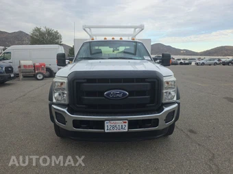 2016 Ford Super Duty F-550 Cab Chassis XL Regular Cab DRW - miniatura 2