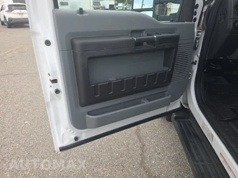 2016 Ford Super Duty F-550 Cab Chassis XL Regular Cab DRW - miniatura 9