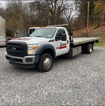 2016 Ford Super Duty F-550 Cab Chassis XL Regular Cab DRW - miniatura 2