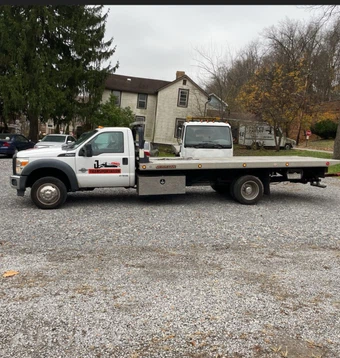 2016 Ford Super Duty F-550 Cab Chassis XL Regular Cab DRW - miniatura 3