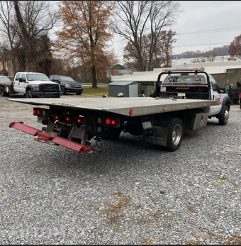 2016 Ford Super Duty F-550 Cab Chassis XL Regular Cab DRW - miniatura 8