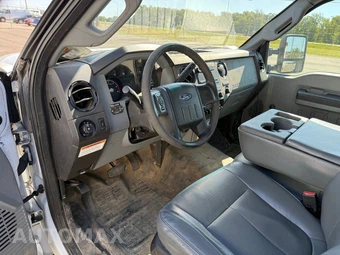 2016 Ford Super Duty F-550 Cab Chassis XL Regular Cab DRW - miniatura 27