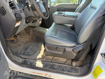 2016 Ford Super Duty F-550 Cab Chassis XL Regular Cab DRW - miniatura 29