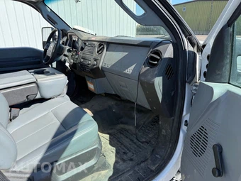 2016 Ford Super Duty F-550 Cab Chassis XL Regular Cab DRW - miniatura 30