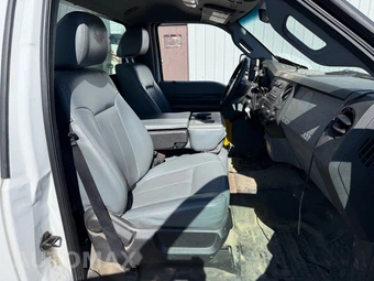 2016 Ford Super Duty F-550 Cab Chassis XL Regular Cab DRW - miniatura 31