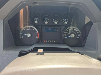2016 Ford Super Duty F-550 Cab Chassis XL Regular Cab DRW - miniatura 9