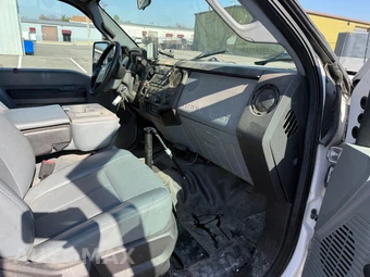 2016 Ford Super Duty F-550 Cab Chassis XL Regular Cab DRW - miniatura 23