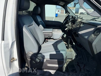 2016 Ford Super Duty F-550 Cab Chassis XL Regular Cab DRW - miniatura 24