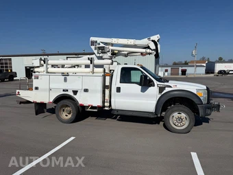 2016 Ford Super Duty F-550 Cab Chassis XL Regular Cab DRW - miniatura 9