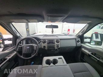 2016 Ford Super Duty F-550 Cab Chassis XLT Crew Cab DRW - miniatura 10