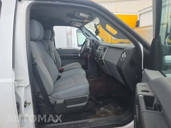 2016 Ford Super Duty F-550 Cab Chassis XLT Crew Cab DRW - miniatura 17