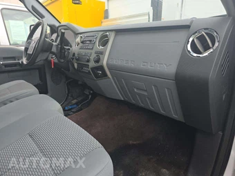 2016 Ford Super Duty F-550 Cab Chassis XLT Crew Cab DRW - miniatura 18