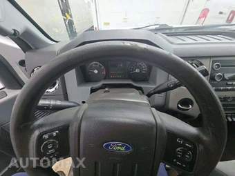 2016 Ford Super Duty F-550 Cab Chassis XLT Crew Cab DRW - miniatura 20