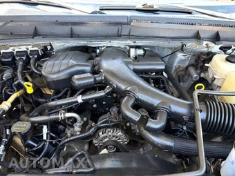 2016 Ford Super Duty F-550 Cab Chassis XLT Crew Cab DRW - miniatura 11