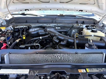 2016 Ford Super Duty F-550 Cab Chassis XLT Crew Cab DRW - miniatura 12