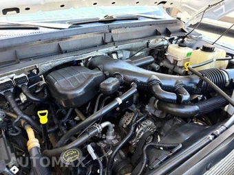 2016 Ford Super Duty F-550 Cab Chassis XLT Crew Cab DRW - miniatura 16
