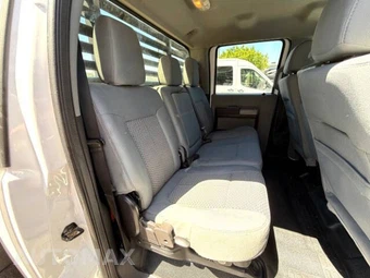 2016 Ford Super Duty F-550 Cab Chassis XLT Crew Cab DRW - miniatura 32