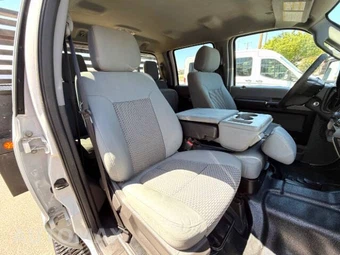 2016 Ford Super Duty F-550 Cab Chassis XLT Crew Cab DRW - miniatura 36