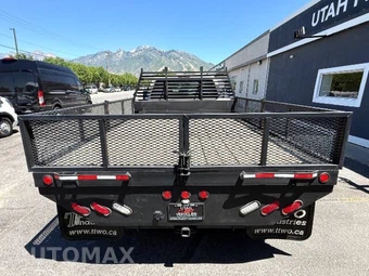 2016 Ford Super Duty F-550 Cab Chassis XLT Crew Cab DRW - miniatura 5