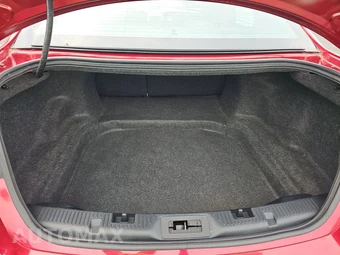2016 Ford Taurus SEL – miniatura 17