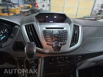 2016 Ford Transit 150 Cargo Van w/RH Swing-Out Doors Low Roof 130.0" WB - miniatura 10