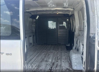 2016 Ford Transit 150 Cargo Van w/RH Swing-Out Doors Low Roof 130.0" WB - miniatura 18