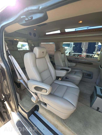 2016 Ford Transit 150 Passenger Wagon XLT w/RH Swing-Out Doors Low Roof 130.0" WB - miniatura 17