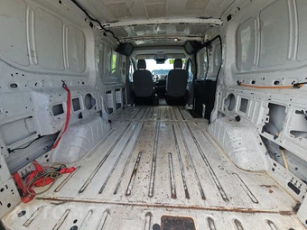 2016 Ford Transit 250 Cargo Van w/RH Swing-Out Doors Low Roof 130.0" WB - miniatura 17